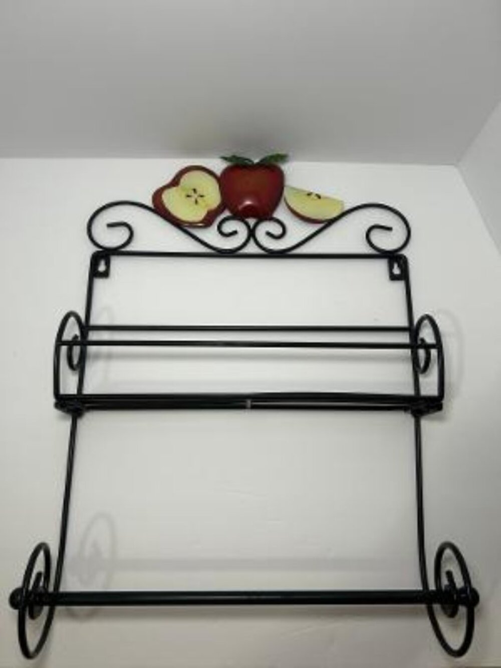 Apple Metal Wall Rack with Towel Holder, 1 Shelf, Country Style Farmhouse